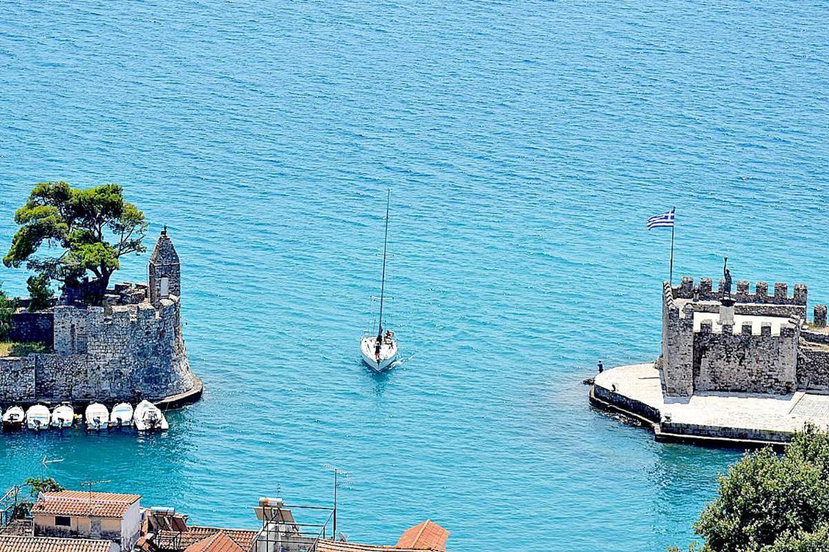 Nafpaktos-Luxury Suite Екстериор снимка