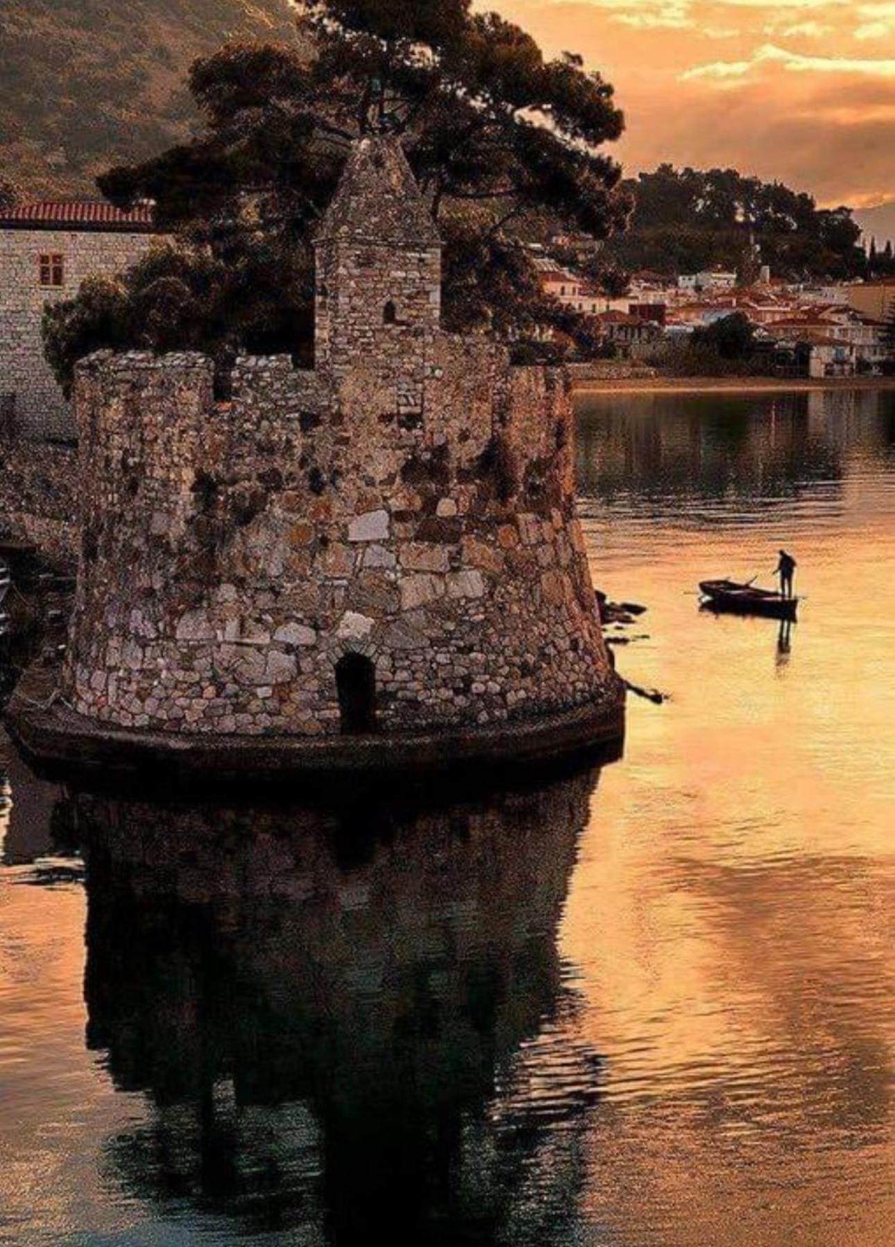 Nafpaktos-Luxury Suite Екстериор снимка
